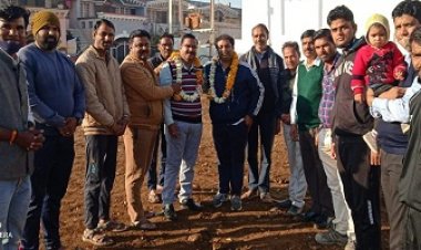 NEWS: गणपति विकास समिति के सदस्यों के बीच पहुंचे पूर्व नपाध्यक्ष, पुष्पाहार पहनाकर किया सम्मान, पप्पू जैन बोले- जनहित के हर कार्य को गंभीरता से करना मेरी प्राथमिकता रही, पढ़े खबर