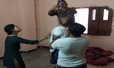 BIG BREAKING: नीमच के माहेश्वरी भवन के समीप 47 वर्षीय व्यक्ति ने लगाई फांसी, की आत्महत्या, केंट पुलिस मौके पर, पढ़े खबर