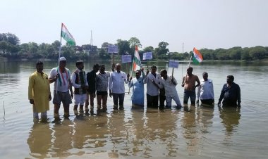 NEWS: नारायणगढ़ अभिभाषक संघ रहा न्यायिक कार्य विरत, तालाब में एक घंटे तक किया जल सत्याग्रह, राज्यपाल के नाम सौपा ज्ञापन, की ये मांगे