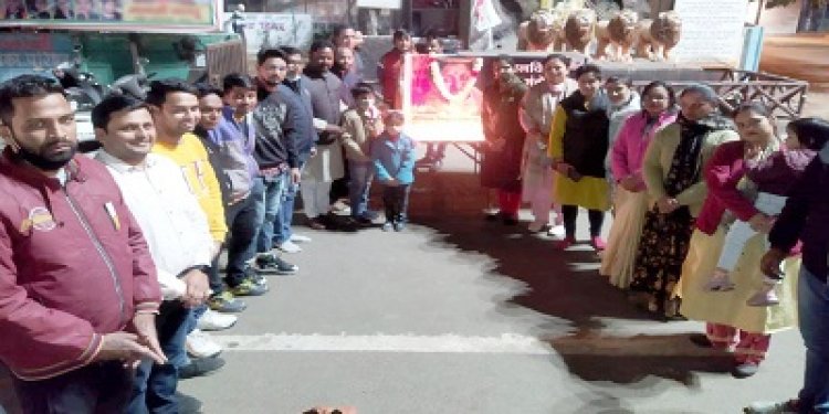 NEWS: भारत रत्न लता मंगेशकर का निधन, हैल्पिंग हेंड ग्रूप ने अर्पित की श्रद्धांजलि, BJP जिलाध्यक्ष पवन पाटीदार बोले- स्वर कोकिला के कंठ में था सरस्वती का वास, पढ़े खबर