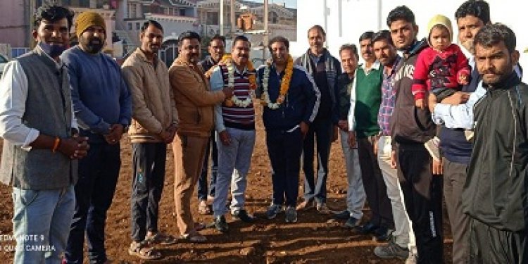 NEWS: गणपति विकास समिति के सदस्यों के बीच पहुंचे पूर्व नपाध्यक्ष, पुष्पाहार पहनाकर किया सम्मान, पप्पू जैन बोले- जनहित के हर कार्य को गंभीरता से करना मेरी प्राथमिकता रही, पढ़े खबर