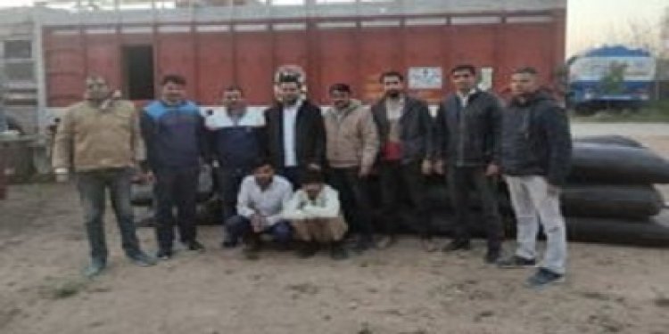 BIG NEWS: मुखबीर की सूचना, फिर तीन थानों की पुलिस की नाकाबंदी, निम्बाहेड़ा से निकले ट्रक को रोका, तलाशी में मिली मादक पदार्थों की बड़ी खेप, तस्करों ने कांच की आड़ का ऐसे लिया सहारा !... पढ़े खबर