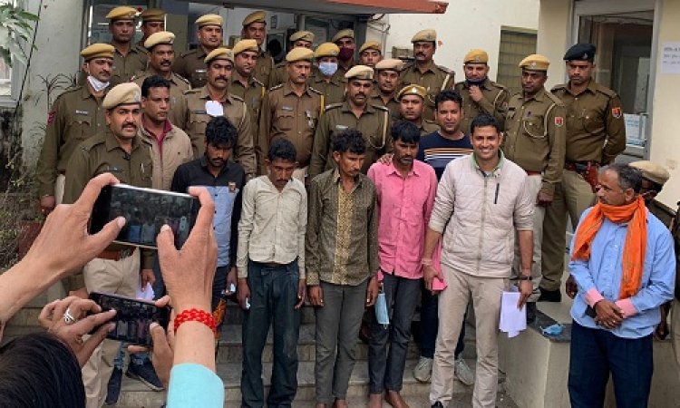 BIG NEWS: मंदिर में चोरी करने घुसे, बीच में आया सुरक्षा गार्ड, तो बदमाशों ने किया ऐसा हमला, की हो गई मौत, FIR के बाद चित्तौड़गढ़ पुलिस का एक्शन, आरोपियों को किया गिरफ्तार, पढ़े खबर