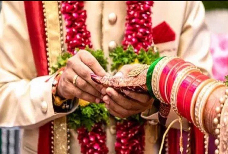 OMG ! एक दूल्हा, दो दुल्हन, और एक ही मंडप में लिए सात फेरे, पति-पत्नी और वो... का अजीबों-गरीब मामला, नहीं देखी होगी ऐसी अनूठी शादी, पढ़े खबर