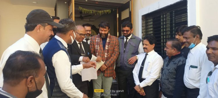 NEWS: सहारा कार्यकर्ताओं ने प्रशासनिक अधिकारी एवं जनप्रतिनिधियों को सौंपा ज्ञापन, की ये मांग, पढ़े बबलू यादव की ये खबर