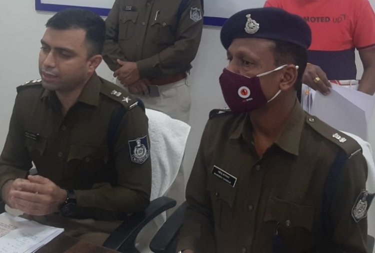 BIG BREAKING: लक्जरी कारों में सवारी, और काम सारे गैर कानूनी, स्कूल के पीछे बैठ फिर नई योजना, पर पहले ही बज गई गरोठ पुलिस थाने की घंटी, दबिश के बाद बदमाशों का खेल खत्म, मौके से सात गिरफ्तार, हथियारों का जखीरा भी बरामद, पढ़े हाईटैक डकैतों से जुड़ी ये खबर