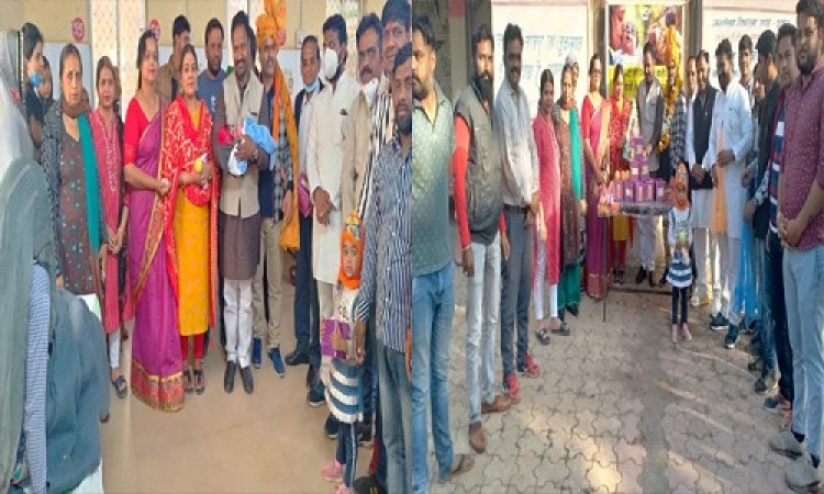 NEWS: कन्या को जन्म देने वाली माताओं का सम्मान, BJP जिलाध्यक्ष पवन पाटीदार बोले- यह सम्मान पूरे विश्व के लिए प्रेरणादायी कदम, आराध्या संस्था का अनूठा अभियान, पढ़े खबर