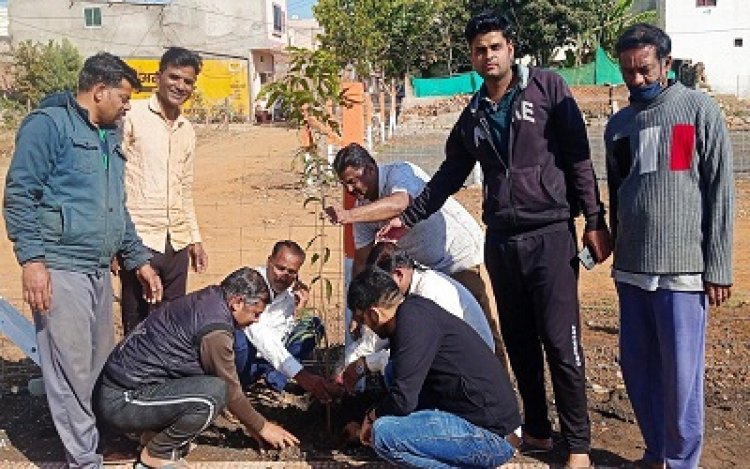 NEWS: गणपति विकास समिति के सदस्यों की पहल, शगुन रेसिडेंसी व क्लासिक क्रॉउन कॉलोनी में किया पौधारोपण, लिया ये संकल्प, पढ़े खबर