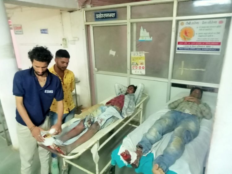 OMG: सीता बहन आश्रम गुड़भेली के पास सडक़ हादसा, दो बाइक सवारों में हुई आमने-सामने की जोरदार भिडंत, 4 लोग जख्मी, पढ़े खबर