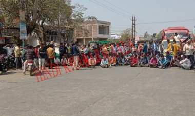 BIG BREAKING: मंदसौर में मंडी के बाहर मुख्य मार्ग पर किसानों ने किया चक्काजाम, व्यापारियों द्वारा इस तरह की नीलामी को लेकर पनपा आक्रोश, YD नगर पुलिस मौके पर, संभाला मोर्चा, पढ़े खबर