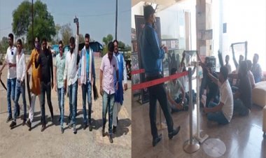 BIG NEWS: द कश्मीर फाइल्स रिलीज, देश के सिनेमा घरों में तो लगी, पर नीमच में नहीं हुआ फिल्म का प्रसारण, युवा मोर्चा के आक्रोशित कार्यकर्ताओं ने थियेटर पर किया प्रदर्शन, और फिर !... पढ़े ये खबर