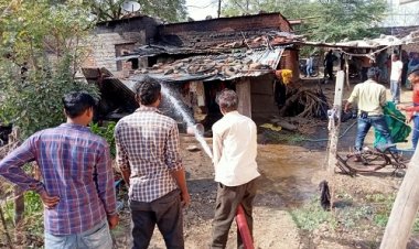 NEWS: ग्राम मिंडलाखेड़ा स्थित मकान में आगजनी, मौके पर पहुंची पिपलियामंडी पुलिस, दमकल की मदद से पाया काबू, पढ़े खबर