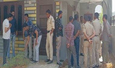 BIG BREAKING: बर्थडे सेलिब्रेट करने पहुंचे मनासा, फिर अपने आशियाने पर दस्तक, दरवाजा खोला, तो उड़े होश, हुआ बड़ी चोरी का खुलासा, क्या मालिक के मुंबई में होने की चोरों को लगी भनक, या मामला कुछ और !... सूचना पर पुलिस की भी एंट्री, पढ़े ये खबर