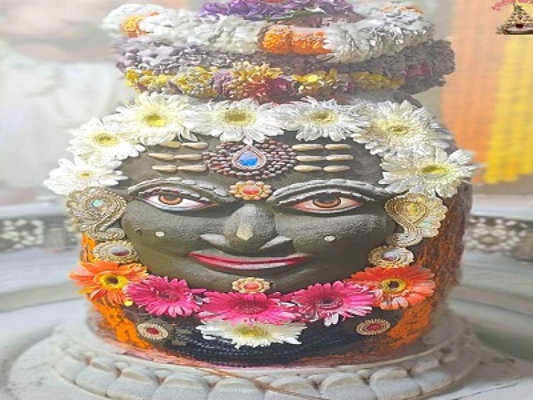 MAHASHIVRATRI : महाकाल को बांधा 11 फीट लंबा सेहरा, 10 मिनट में जलेंगे 21 लाख दिए, गिनीज रिकॉर्ड की भी तैयारी, जानें क्या होगा खास !... पढ़े खबर