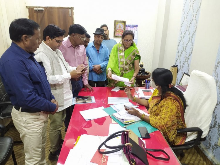 NEWS : नीमच की बिटिया लुभांशी अंब को जल्द घर वापस लाया जाए,यादव महासभा ने सौंपा ज्ञापन, कलेक्टर, सांसद और विधायक से की बात,पढ़े खबर