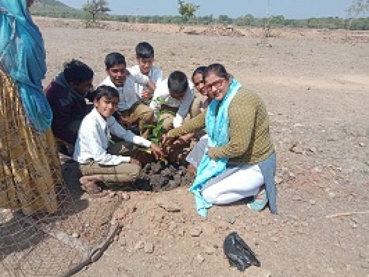 NEWS: अंकुर अभियान के तहत हाई स्कूल हरवार में हुआ वृक्षारोपण लिया संकल्प, पढ़े खबर...........