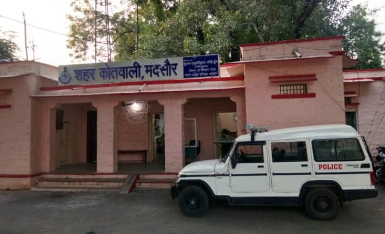 BIG BREAKING: पिकअप में मादक पदार्थ की तस्करी, मंदसौर कोतवाली पुलिस ने की कार्यवाही, नीमच जिले के इस गांव का पंकज गिरफ्तार, तो बाकी फरार, पढ़े ये खबर