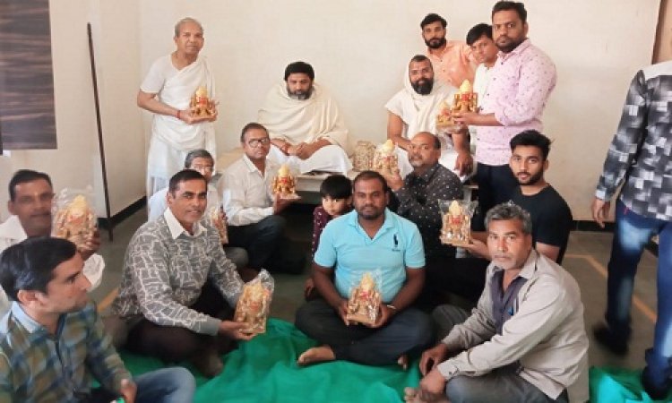 NEWS: मुनिराज पीयूष चंद्र विजय महाराज पहुंचे हरवार, की नाकोड़ा भैरव देव की मूर्ति वितरण, पढ़े ये खबर