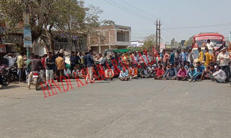 BIG BREAKING: मंदसौर में मंडी के बाहर मुख्य मार्ग पर किसानों ने किया चक्काजाम, व्यापारियों द्वारा इस तरह की नीलामी को लेकर पनपा आक्रोश, YD नगर पुलिस मौके पर, संभाला मोर्चा, पढ़े खबर
