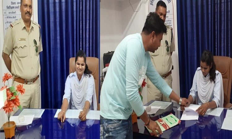 WOMEN'S DAY SPECIAL: मंदसौर के इस थाने में सम्मान की अनूठी मिसाल, महिला आरक्षक को बनाया थाना प्रभारी, दिया चार्ज, पढ़े खबर