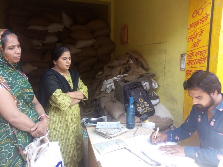 NEWS: शासकीय उचित मूल्य दुकानों पर पहुंचा प्रशासनिक अमला, किया औचक निरीक्षण, ली राशन की जानकारी, पढ़े खबर
