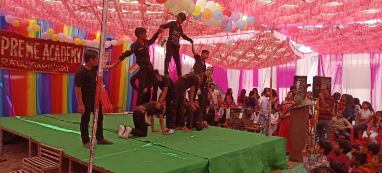 NEWS: सुप्रीम एकेडमी स्कूल में वार्षिकोत्सव एवं पुरस्कार वितरण कार्यक्रम संपन्न, बारहवीं के छात्र छात्राओं को विदाई, तो देशभक्ति की दी रंगमंचीय प्रस्तुति, पढ़े खबर