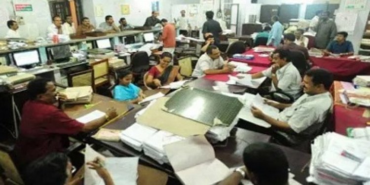 BIG NEWS : होली से पहले MP के 2.5 लाख कर्मचारियों को लगा बड़ा झटका, वेतन भुगतान पर बड़ा अपडेट आया सामने, पढ़े खबर