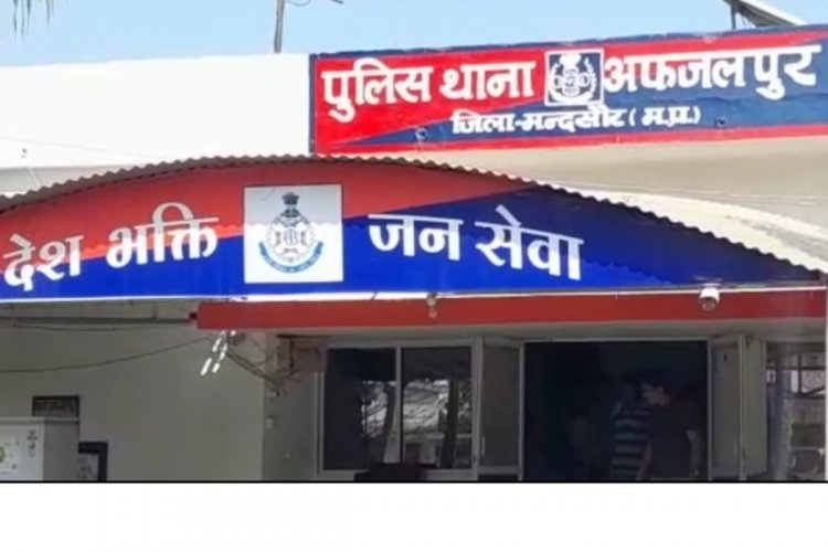 OMG: बैखोफ की जा रही थी बाइक की सवारी, हनुमान मंदिर के सामने अफजलपुर पुलिस से हुआ सामना, दो गिरफ्तार, तलाशी में खुला ये राज, पढ़े खबर