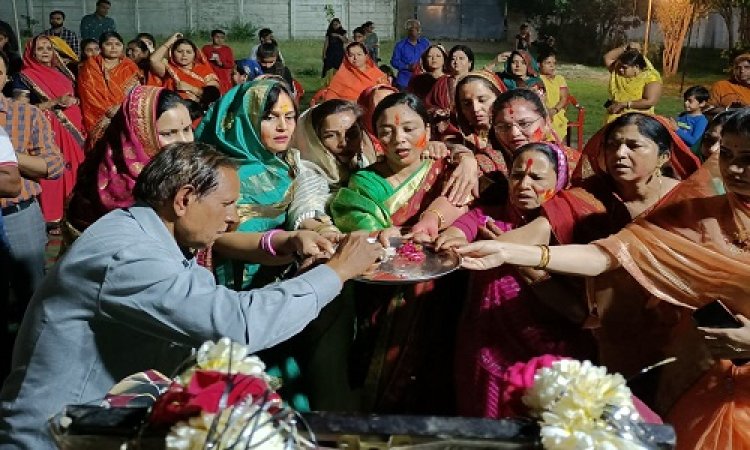 NEWS: नागदा मेनारिया ब्राम्हण समाज समिति नीमच केंट का होली मिलन समारोह संपन्न, महिलाओं ने एक-दूसरे को लगाया रंग-गुलाल, पढ़े खबर