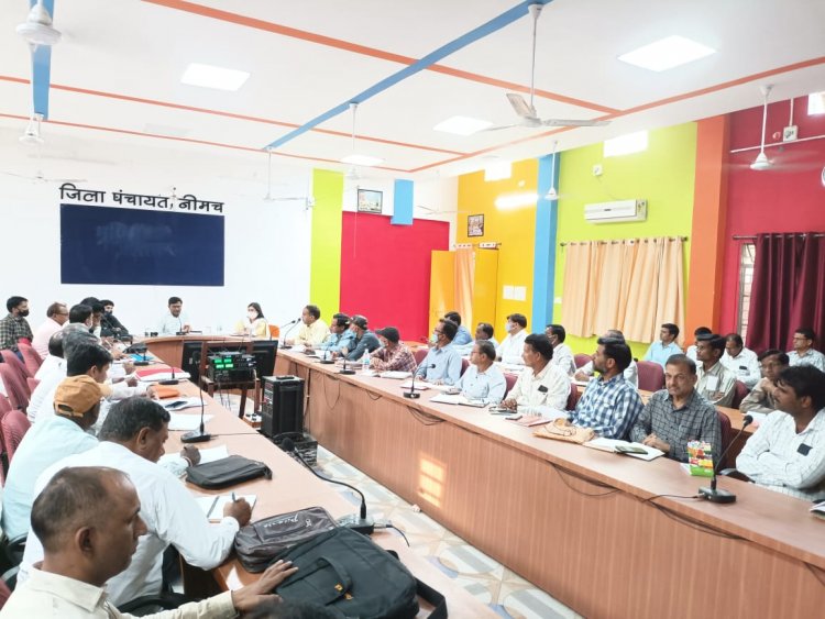 NEWS: जिला पंचायत सीईओ ने जन शिक्षकों की ली बैठक, विद्यालयों का सतत निरीक्षण के दिए निर्देश, पढ़े खबर