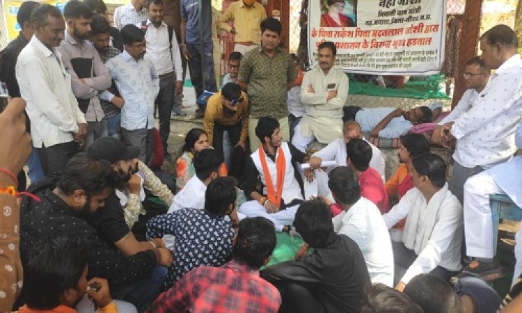 BIG NEWS: कलेक्टर ने कहां- SIT बनाएंगे, तो SP बोले- नार्को टेस्ट पर विचार, सर्व समाज ने दिया 15 दिन का अल्टीमेटम, पिता का छलका दर्द, बोले- बेटी की हत्या कर दी है, तब भी बताएं, मैं अंतिम संस्कार करूंगा !... मामला लापता नेहा जोशी का, पढ़े ये खबर