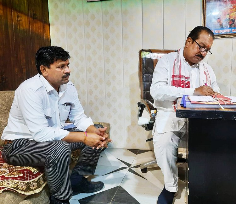 NEWS: सड़क किनारे विद्युत विस्तारीकरण हेतु विधायक परिहार को पत्र,पढ़े खबर...
