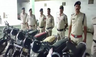 BIG NEWS: दो की जोड़ी उड़ाती वाहन, तो दो करते खरीदने का काम, फिर मैकेनिक की एंट्री, और शुरू होता अदला-बदली का खेल, नीमच जिले के हाईटैक चोरों का मंदसौर क्षेत्र में आतंक, पर अब पिपलियामंडी पुलिस ने लगाई लगाम, 15 बाइक भी बरामद, पढ़े बड़ी चोरी का खुलासा करती ये खबर
