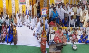 BIG NEWS: गैस सिलेंडर पर चढ़ाई माला, चुल्हे पर बनाई रोटी, बढ़ती महंगाई का कांग्रेस ने किया विरोध, BJP सरकार के खिलाफ खोला मोर्चा, फोरजीरों चौराहे पर पहले धरना, फिर सौंपा ज्ञापन, पढ़े ये खबर