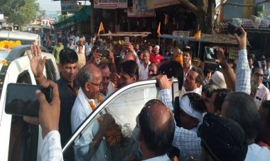 NEWS: पूर्व CM दिग्गी राजा पहुंचे जावद, कांग्रेस कार्यकर्ताओं ने किया भव्य स्वागत, पढ़े शिवनंदन छिपा की खबर