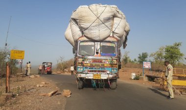 BIG BREAKING: जिला कलेक्टर के आदेशों की अव्हेलना, अवैध तरीके से भूसे का परिहवन, कास्या घाट पर सिंगोली पुलिस से सामना, ट्रक जप्त, चालक गिरप्तार