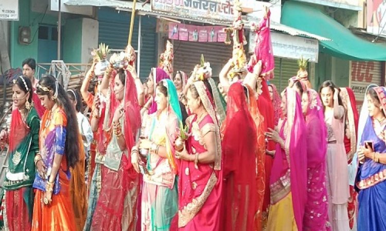 NEWS: दो साल बाद दिखा उत्साह, ढोल-ढमाकों की थाप पर थिरकी महिलाएं, निकली भव्य शोभायात्रा, रामपुरा में कुछ यूं मनाया गणगौर तीज पर्व, पढ़े रुपेश सारू की खबर