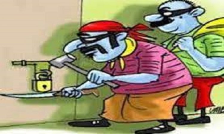 OMG! किसान रखवाली के लिए पहुंचा खेत, पीछे से चोरों ने घर को बनाया निशाना, ताले चटकाएं, और गायब किएं रूपए, निराश अन्नदाता पहुंचा जीरन थाने, शिकायत के बाद जांच शुरू, पढ़े ये खबर
