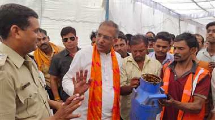 BIG NEWS: सांसद सुधीर गुप्ता पहुंचे अफीम तौल केंद्र, किया निरिक्षण, तो किसानों ने बताई समस्या, मिला ये आश्वासन, पढ़े ये खबर