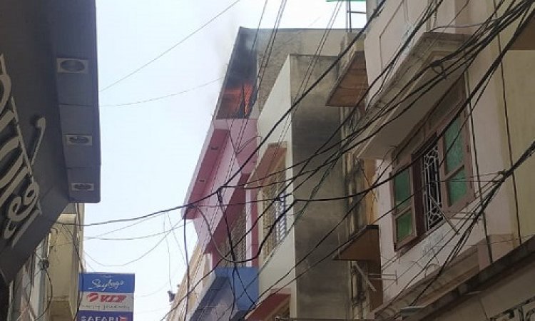 BIG BREAKING: नीमच की बोहरा गली स्थित दूकान की ऊपरी मंजिल में आगजनी, केंट पुलिस और दमकल की टीम मौके पर, पढ़े खबर