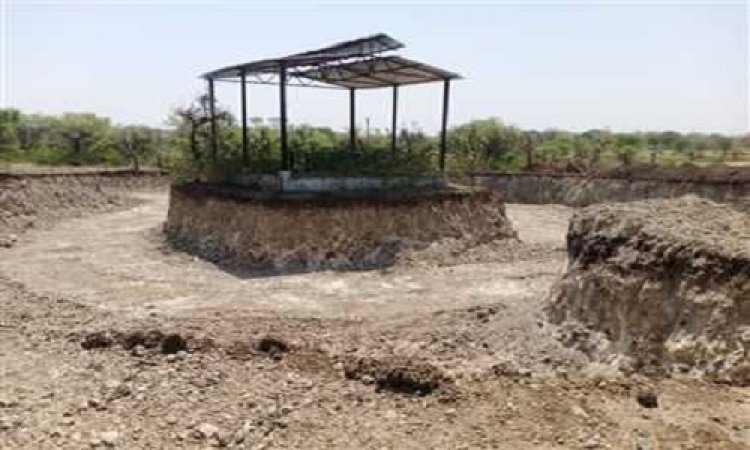 OMG ! चारों तरफ से निकाली मिट्टी, और श्मशान को ही बना दिया टापू !... जीवन का आखरी मुकाम भी चढ़ा अवैध खनन की भेंट, अब उठी कार्यवाही की मांग, मामला मंदसौर जिले का, पढ़े खबर