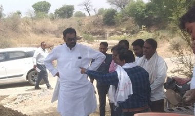 NEWS: विधायक माधव मारू पहुंचे ग्राम पडदा,अमृत सरोवर निर्माण कार्य का किया निरीक्षण, साथ ही दिए ये निर्देश, पढ़े खबर