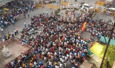 NEWS: फव्वारा चौक पर हनुमान चालीसा का पाठ, मौके पर भारी पुलिस बल भी रहा तैनात, मामला- नीमच सिटी में हुए दो पक्षों में विवाद का, पढ़े खबर