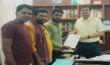 NEWS: ग्राम उचेड़ में गौ-शाला भुमि आवंटन की मांग, जिला कलेक्टर से इन्होंने की मुलाकात, सौंपा ज्ञापन, पढ़े खबर