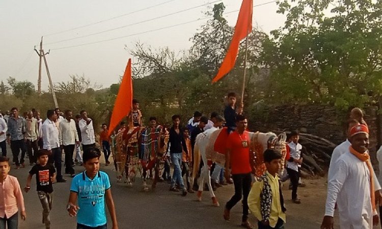 NEWS: ठाठ-बाठ से ग्राम बरड़िया पहुंची भगवान चारभुजा नाथ की बारात, हाथी पर सवार होकर मारा तोरण, तुलसी माता के साथ रचाया ब्याह, पढ़े खबर