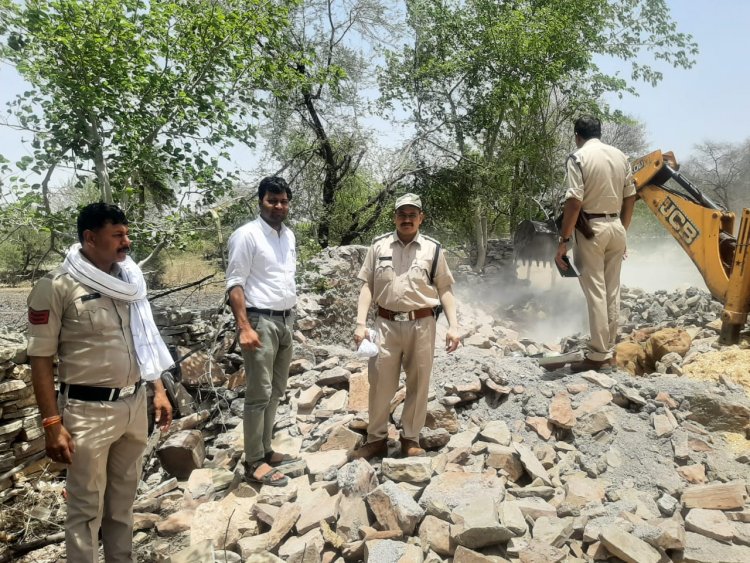 BIG NEWS: जब सिंगोली के इन गांवों में पहुंची प्रशासन व पुलिस की टीमें, तो मची भगदड़, फिर इस ताबड़तोड़ कार्यवाही को दिया अंजाम, किसके हौंसलों को कर दिया चूर-चूर, पढ़े खबर