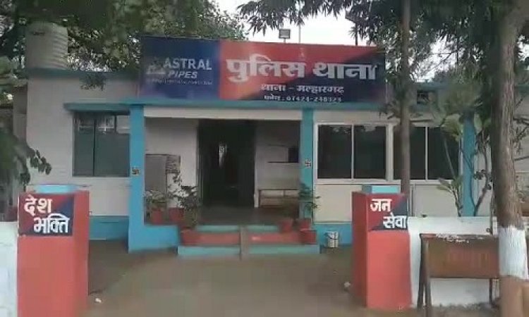 OMG ! स्लेट पेंसिल के बॉक्स के बीच स्मगलिंग, डिलेवरी से पहले खाकी ने घेरा, पिकअप की ली तलाशी, तो तस्करी के बड़े खेल का पर्दाफाश, बोतलगंज के दो, तो मुल्तानपुरा का एक युवक गिरफ्तार, पढ़े खबर
