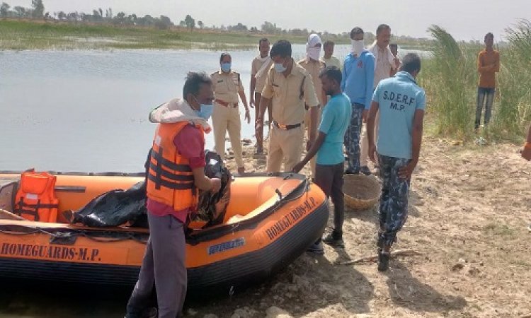 BIG NEWS: 25 घंटों तक चला रेस्क्यू... फिर झाड़ियों ने मिला रवि का शव, मगरमच्छ ने कर दिया क्षत-विक्षत, मामला बालक के तालाब में डूबने का, परिवार पर टूटा कहर !... पढ़े रौंगटे खड़े कर देने वाली ये खबर