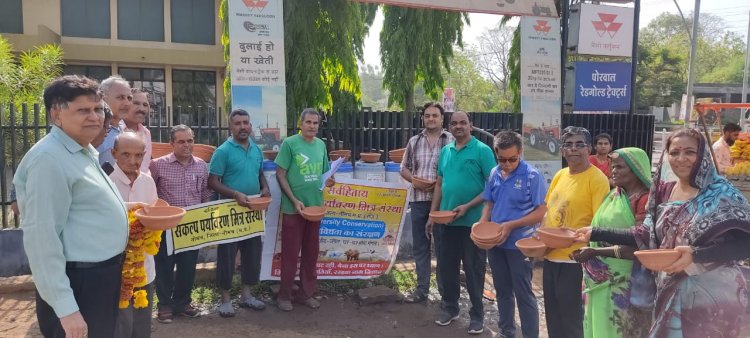 NEWS: संकल्प पर्यावरण मित्र संस्था 2 घंटे किया श्रमदान, पौधों को पिलाया पानी, तो मैसी फर्गुसन चौराहे पर आमजन को किए सकोरे वितरण, पढ़े खबर