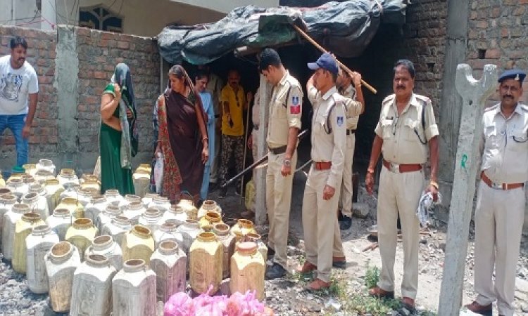 BIG NEWS: ग्राम बसाखेड़ी में अफजलपुर पुलिस की दबिश, इस अवैध कारोबार का किया भंडाफोड़, पांच आरोपी गिरफ्तार, अब इनकी तलाश, खाकी ने मौके पर किसे कर दिया नष्ट, पढ़े ये खबर